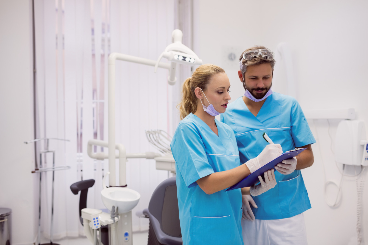 Aufgaben delegieren als Zahnarzt: Kontrolle ist gut, Vertrauen ist besser